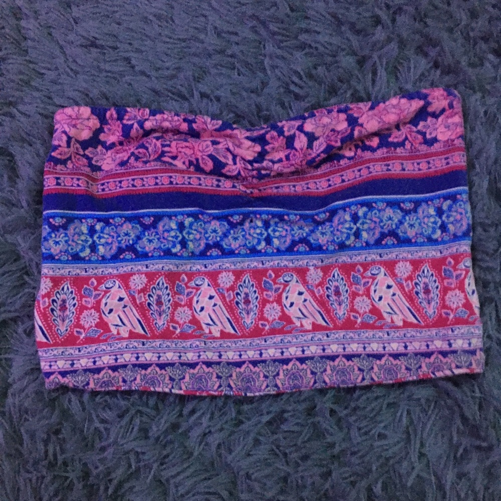 Sleeveless patterned crop top